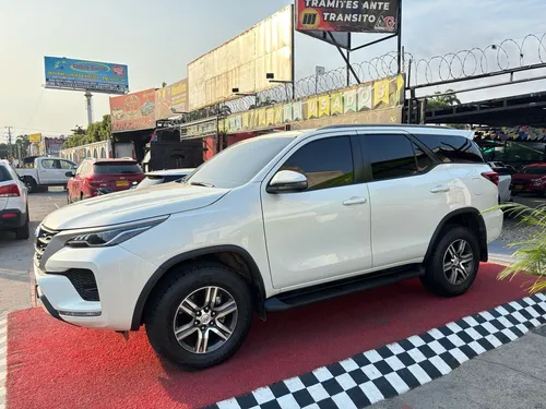 Toyota Fortuner Sr 2.4 4x2 At Diesel