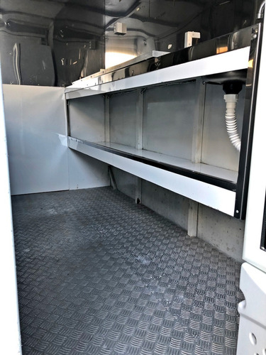 Food Truck Isidoc Equipado