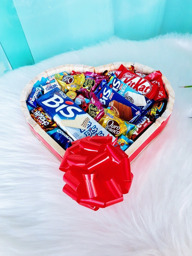 Imagem 3 de 4 de Cesta De Chocolate Pelúcia Coração Te Amo Chocolate Sortidos