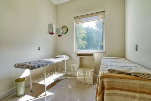 Arriendo, Centro De Salud Con Excelentes Instalaci...