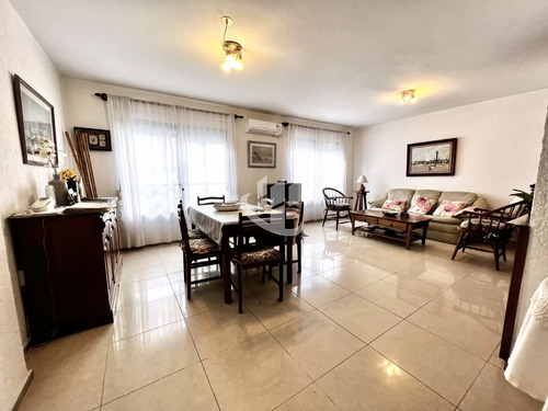 Venta, Apartamento, 4 Dormitorios, Con Estufa A Leña, Peninsula, Punta Del Este.