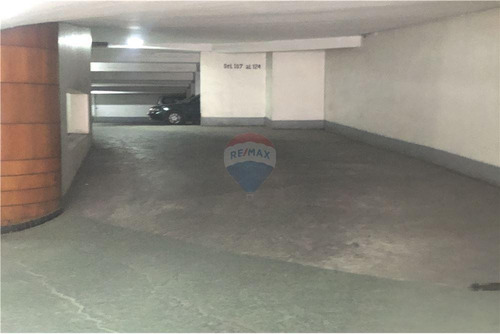 ¡estacionamiento En El Centro De Santiago!