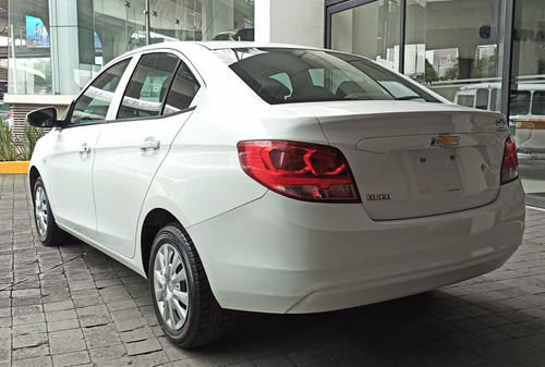 Imagen 3 de 15 de Chevrolet Aveo 2018 1.5 Ls Mt