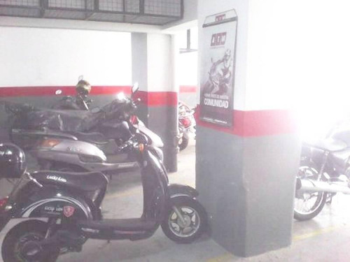 Imagen 10 de 13 de Hipolito Yrigoyen 3600 ** Planta Baja. Espacios Guardamotos Cubiertas Y Descubiertas . Con Escritura.