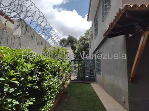 Bella Casa De 2 Pisos ,bien Distribuida En Venta Ubicada En Las Acacias 25-16813