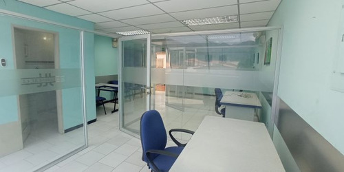 Imagen 6 de 9 de Alquiler - Oficina Amoblada Centro Comercial Prebo