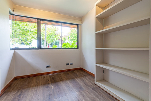Casa En Venta De 5 Dorm. En Las Condes