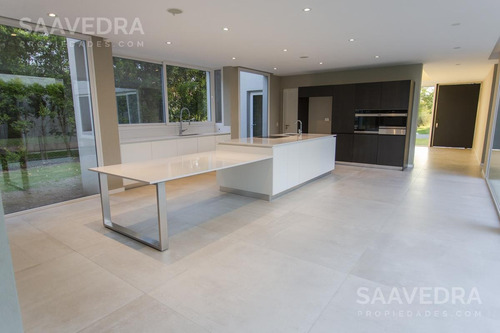 Imagen 4 de 26 de Exclusiva Casa Con Vista Al Lago Y Cancha De Golf. En El Golf Nordelta