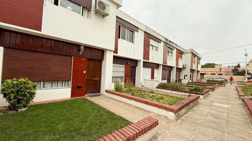 En Venta Casa Duplex En Barrio Terminal 2 Dorm.