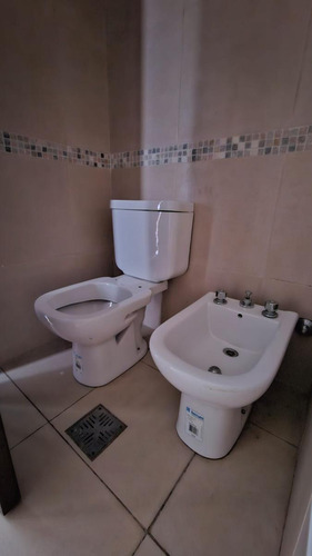 Alquiler! Departamento De Categoría Tipo Dúplex De 2 Dormitorios En Lavalle Al 1100, Barrio Sur