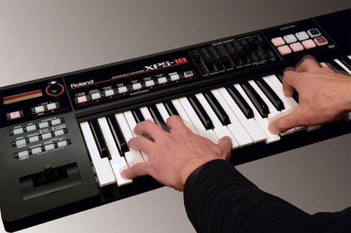 Roland Xps-10 Sintetizador 61 Teclas Con Base Y Banco