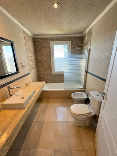Venta Departamento De 5 Ambientes En Barrio Buenos Aires Village