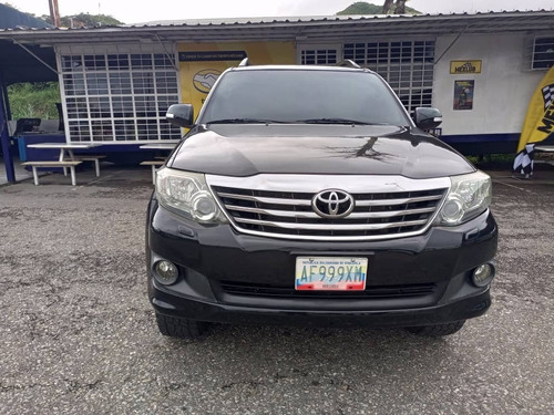 Imagen 7 de 16 de Toyota Fortuner Sr