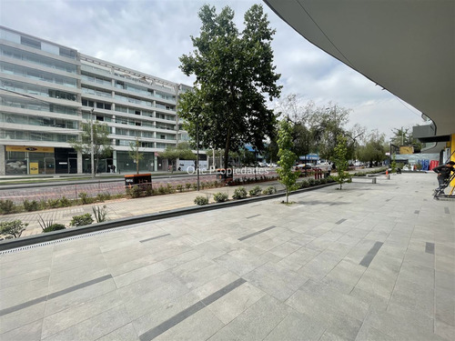 Local Comercial, Av. Las Condes, Metro Hernando De Magallane