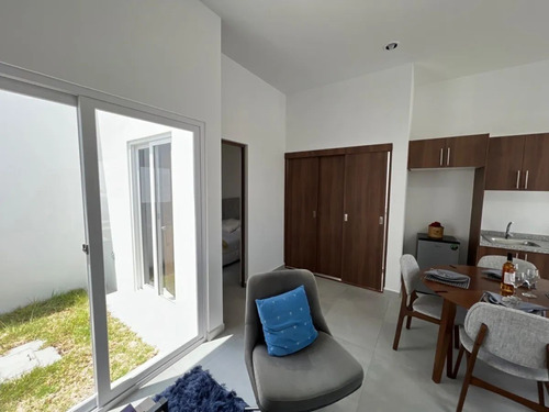 Casa De Una Planta En Zona Desarrollo San Pablo, Paseo De Creta, Muy Bonita!