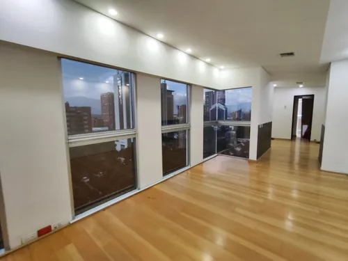 Oficina En Arriendo/venta En El Poblado. Cod V16906