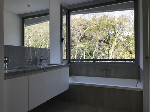 Imagen 6 de 9 de Casa - S.isi.-libert./lasalle, Excelente Triplex 3 Dormit Dependencia, Jdin Propio