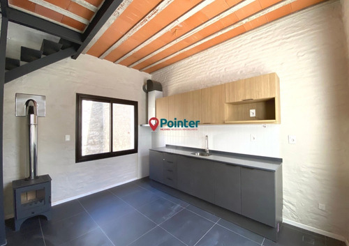 Imagen 3 de 12 de Alquilo Apartamento Triplex De 2 Dormitorios Con Terraza Y Mirador, Ciudad Vieja