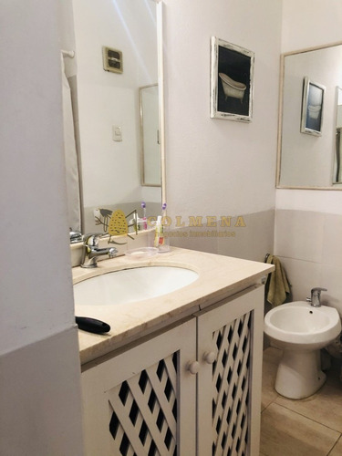 Apartamento En Alquiler En La Peninsula, De 2 Dormitorios, 2 Baños, Cocina Integrada, Living-comedor.-ref:2273