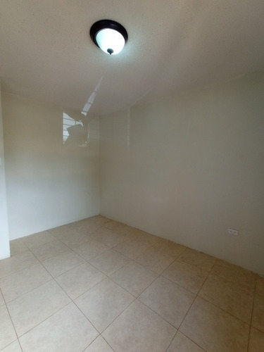Imagen 10 de 10 de Apartamento En Alquiler, Semiamoblado.