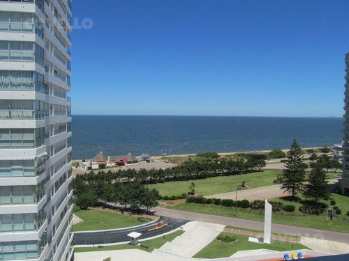 Imagen 4 de 16 de Departamento En Playa Mansa. Alquiler Temporada 2022