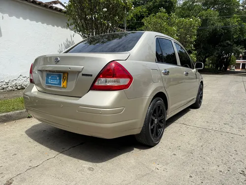 Nissan Tiida Mío Automático Cuero 2012
