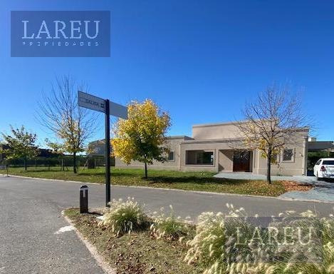 Imagen 2 de 26 de Casa En Venta - Barrio El Canton