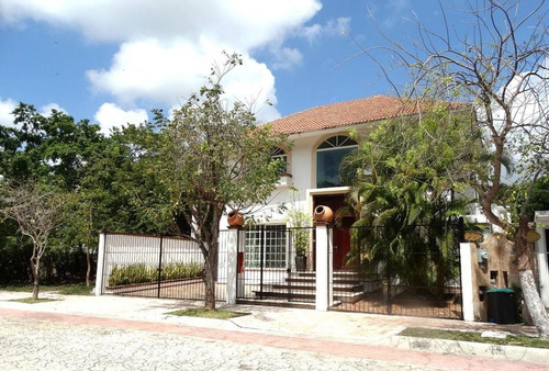 Lujosa Casa 6 Recámaras, Amueblada, Piscina En Venta En Lagos Del Sol Cancùn