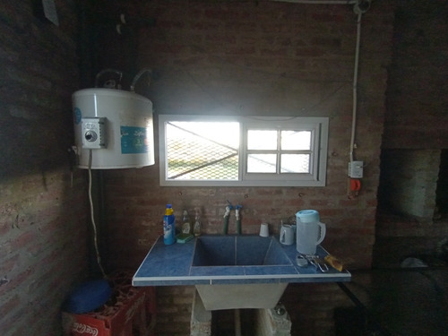 Se Vende Casita/quincho Con Pileta De 8x3,40 Con Los Muebles Incluidos. Lote 10x30.