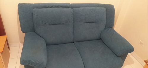 Sofa De 2 Y 3 Puestos. Color Verde Con Su Forro Para Protege