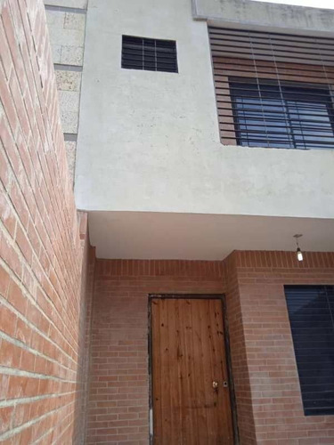 Imagen 2 de 13 de Vr Vendo Townhouse Naguanagua Urb. Quintas Del Norte