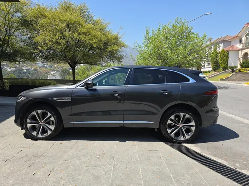 Jaguar F-pace R Dynamic Se 3.0t Mild Hybrid 2023, 26,000 Km