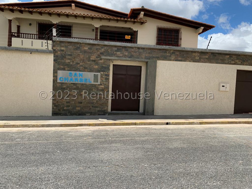 Casa Duplex San Charbel Con Planta Eléctrica En Calle Cerrada En Venta En Los Naranjos Av Norte 4 Caracas 