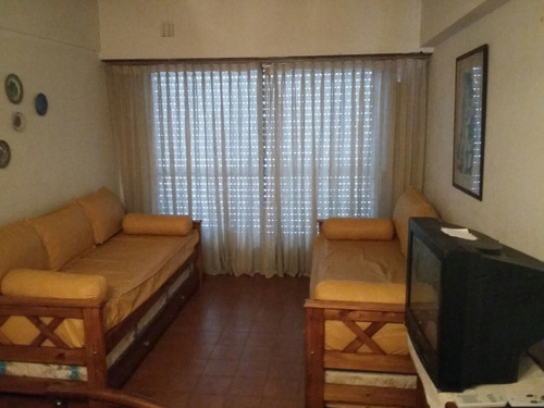 Imagen 2 de 8 de Departamento 2 Ambientes Y Medio Zona Plaza Colón Con Balcón