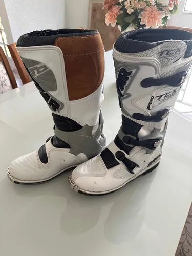 Bota de store trilha usada