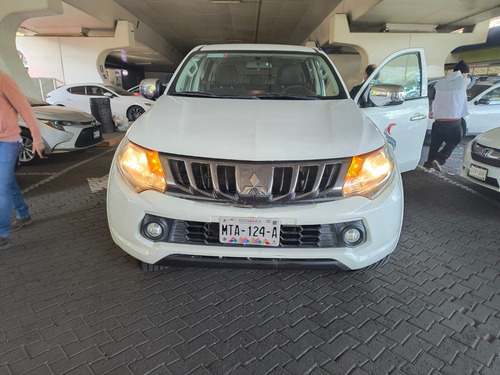 Mitsubishi L200 2.4 Cabina Doble 4x2 Mt