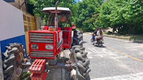 Tractor 4 Cilindros, 90 Caballos