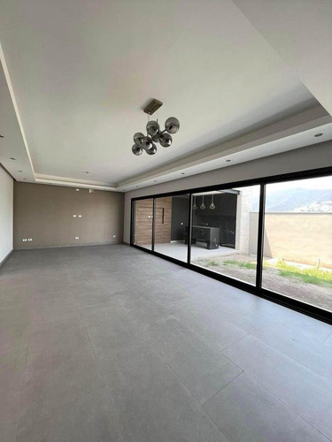 Estrena Residencia En Privada En El Uro Zona Carretera Nacional, C/ Jardín, Terraza Exterior Techada C/ Asador Balcón C/ Vistas A Las Montañas, Fracc C/ Alberca, Áreas Verdes Y Cancha De Fútbol