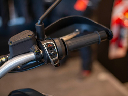 Imagen 14 de 25 de Moto Guzzi V85 Tt Verde Financiación Disponible