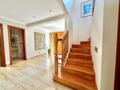 Colegio Santiago College / Impecable