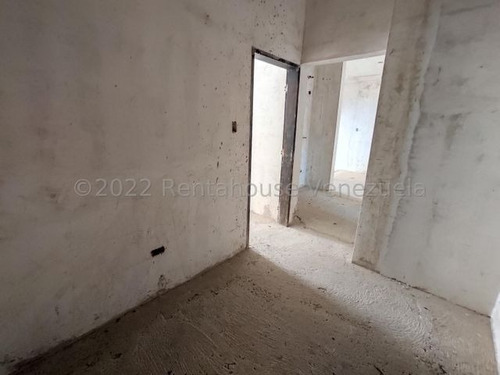 Imagen 14 de 30 de Townhouse En Venta Con Financiamiento, Barrio Sucre. Las Delicias Maracay 23-7799 Hc