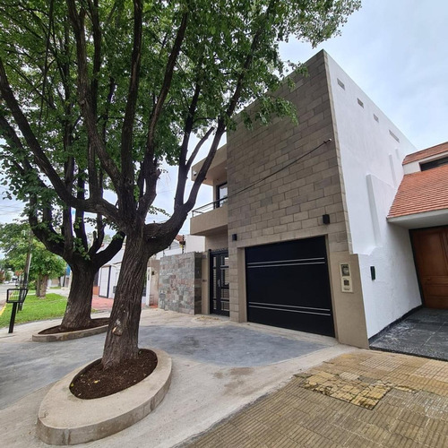 Imagen 3 de 16 de Casa A Extrenar En Dos Plantas 4 Ambientes. Lomas Centro