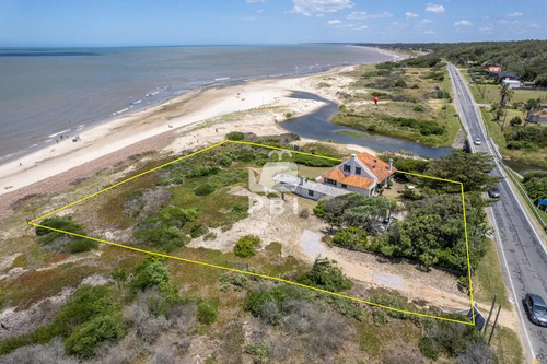 Casa En Primera Línea Al Mar - Ref : Pbi1129