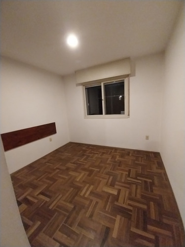 Centro,alquiler ,18 De Julio Y Carlos Roxlo,al Frente
