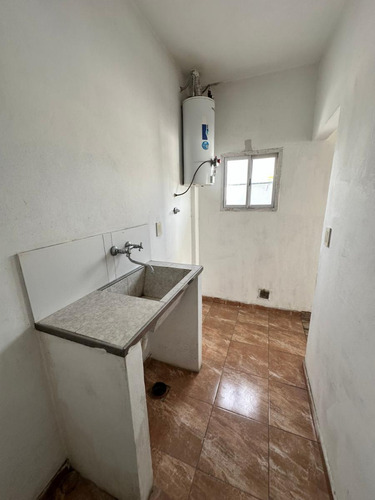 Alquiler - Villa Madero - Departamento 3 Ambientes Con Patio - 2do. Piso Por Escalera- Sin Expensas