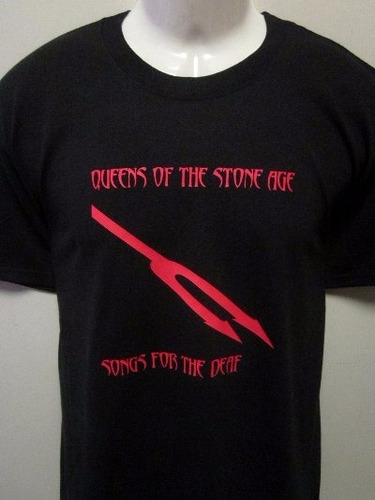 Polera Queens Of The Stone Age. Song For The Deaf.