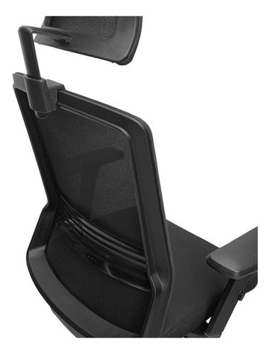 Imagen 5 de 5 de Silla de escritorio Form Design Cuba alta brazo reg y cabecero negra con tapizado de mesh