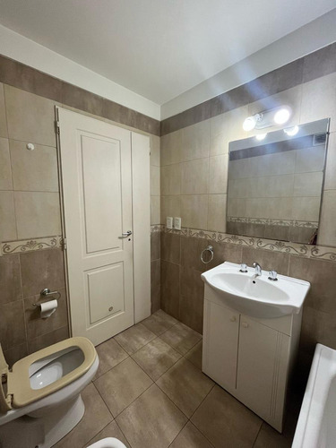 2 Ambientes Al Frente C/balcón Corrido Muy Buen Estado - Amenities