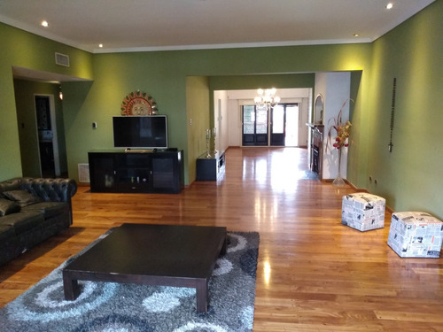 Casa En Venta 8 Ambientes En Ramos Mejia Con Pileta