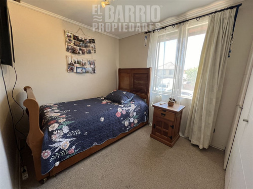 Casa En Venta De 5 Dorm. En Colina
